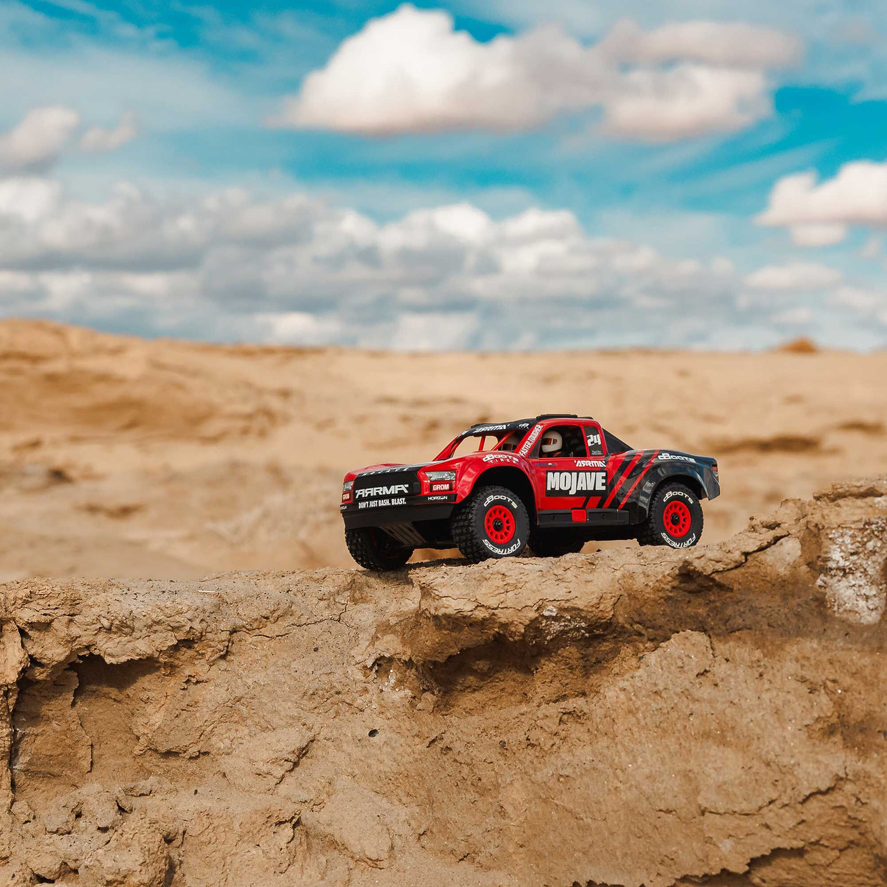 1/16 MOJAVE GROM 4X4 RTR Brushed Desert Truck (Battery & Charger Included), Red/Black