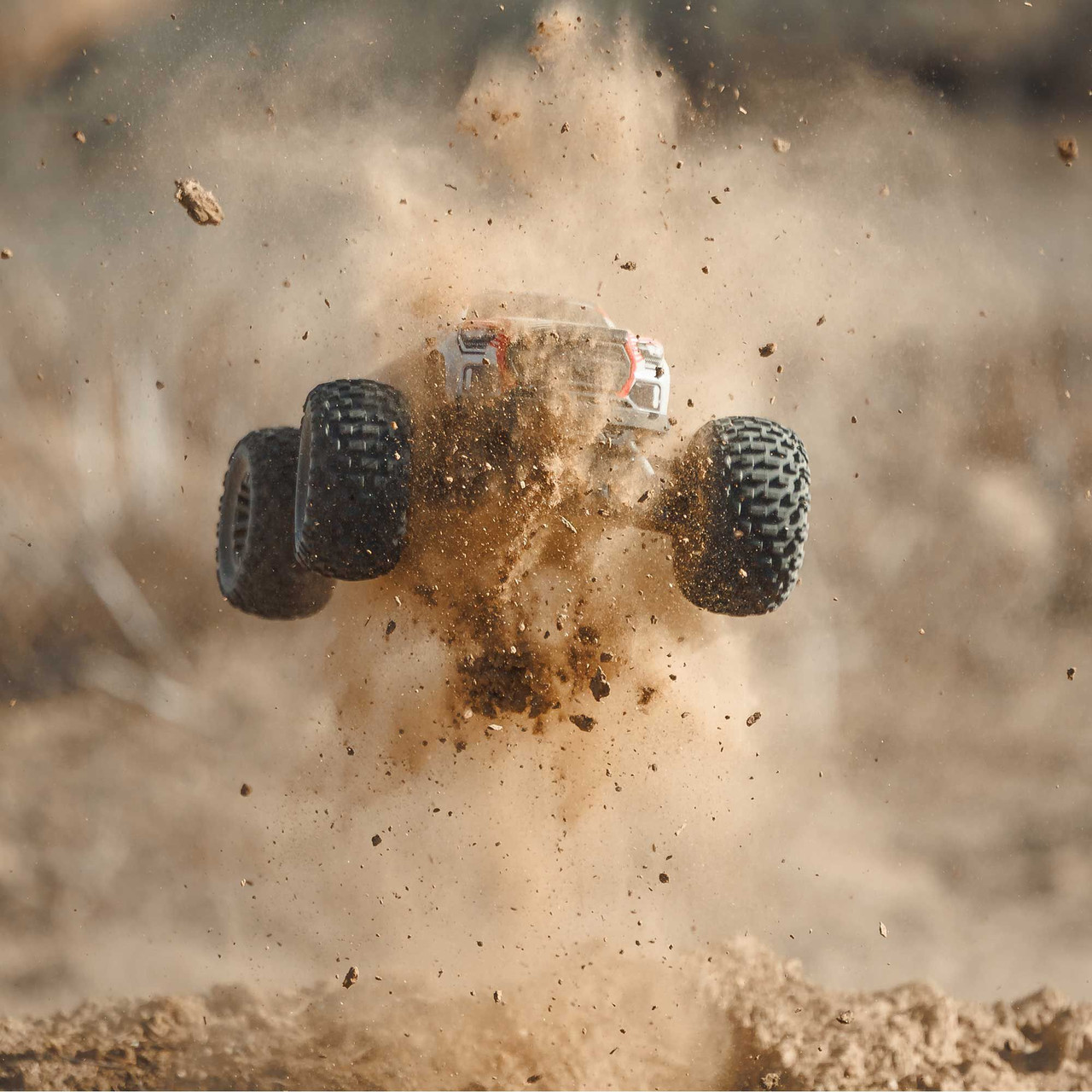 1/10 GRANITE 223S DSC 4X4 RTR Brushless Monster Truck, Red