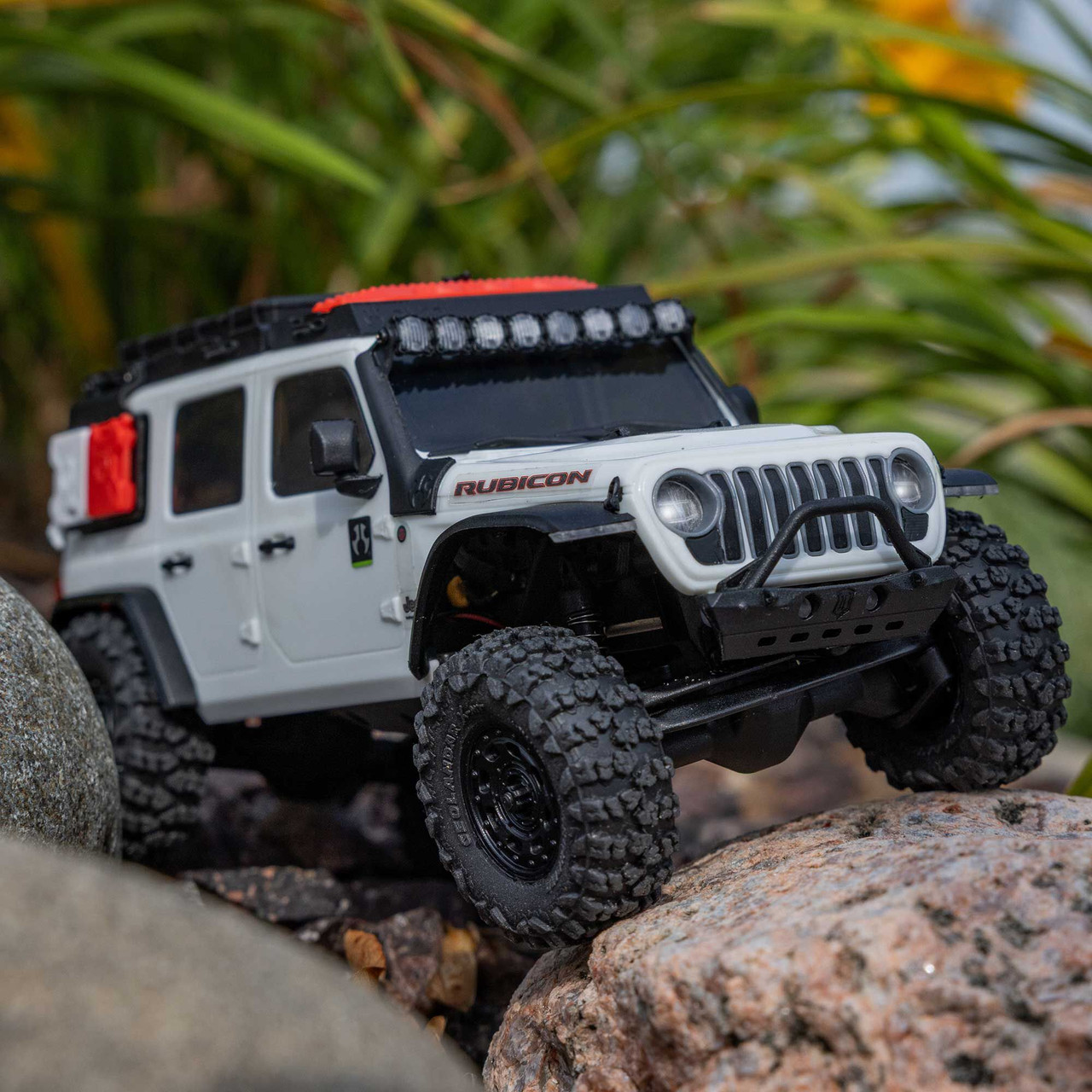 1/30 SCX30 Jeep Wrangler JLU 4X4 RTR Brushed Rock Crawler (Battery & Charger Included), White