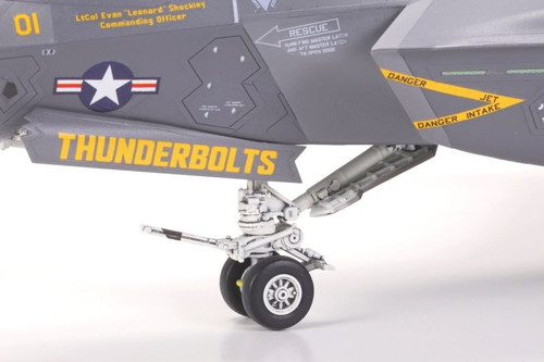 1/72 Lockheed Martin F-35C Lightning II Plastic Model 1/72 Lockheed Martin F-35C Lightning II Plastic Model