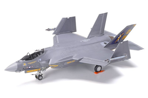 1/72 Lockheed Martin F-35C Lightning II Plastic Model 1/72 Lockheed Martin F-35C Lightning II Plastic Model