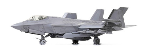 1/48 Lockheed Martin F-35 C Lightning II Plastic Model Kit 1/48 Lockheed Martin F-35 C Lightning II Plastic Model Kit