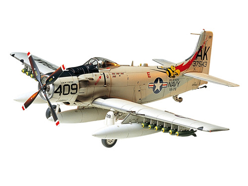 Tamiya - 1/48 A1H Skyraider USN Plastic Model Tamiya - 1/48 A1H Skyraider USN Plastic Model