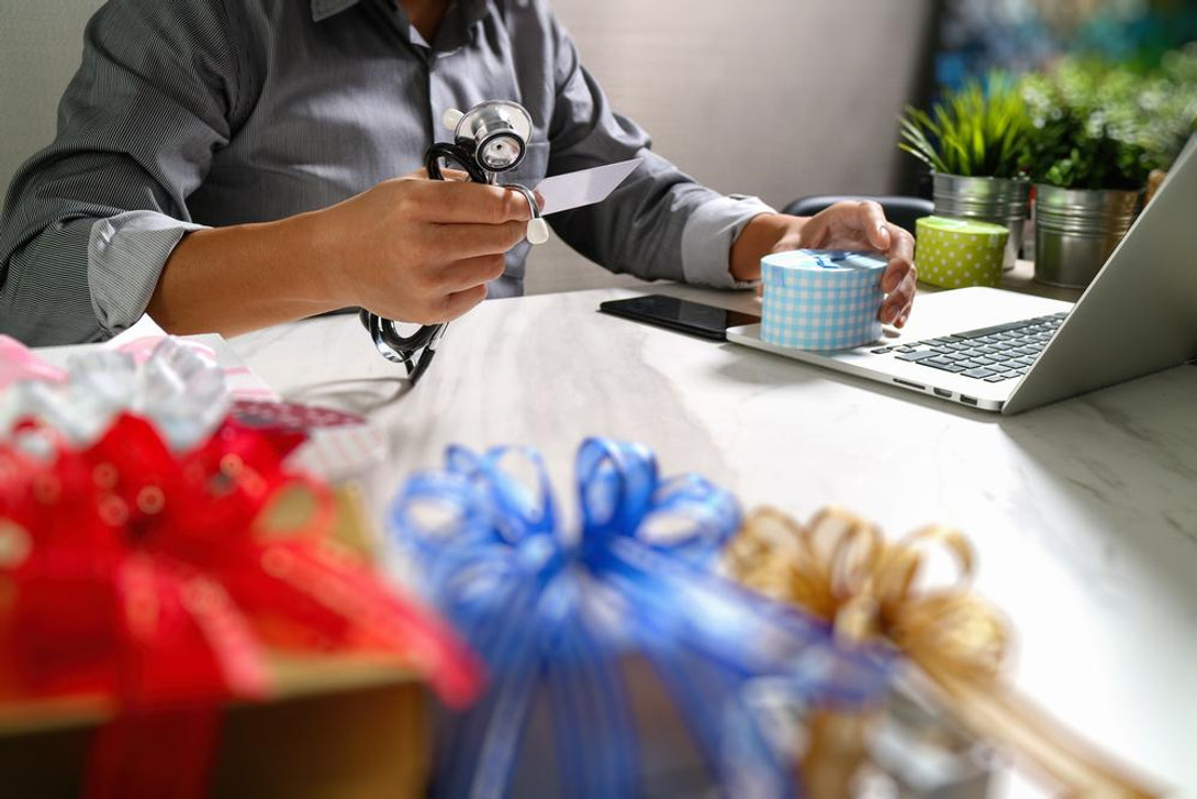 Showing Gratitude to Healthcare Workers this Thanksgiving Showing Gratitude to Healthcare Workers this Thanksgiving