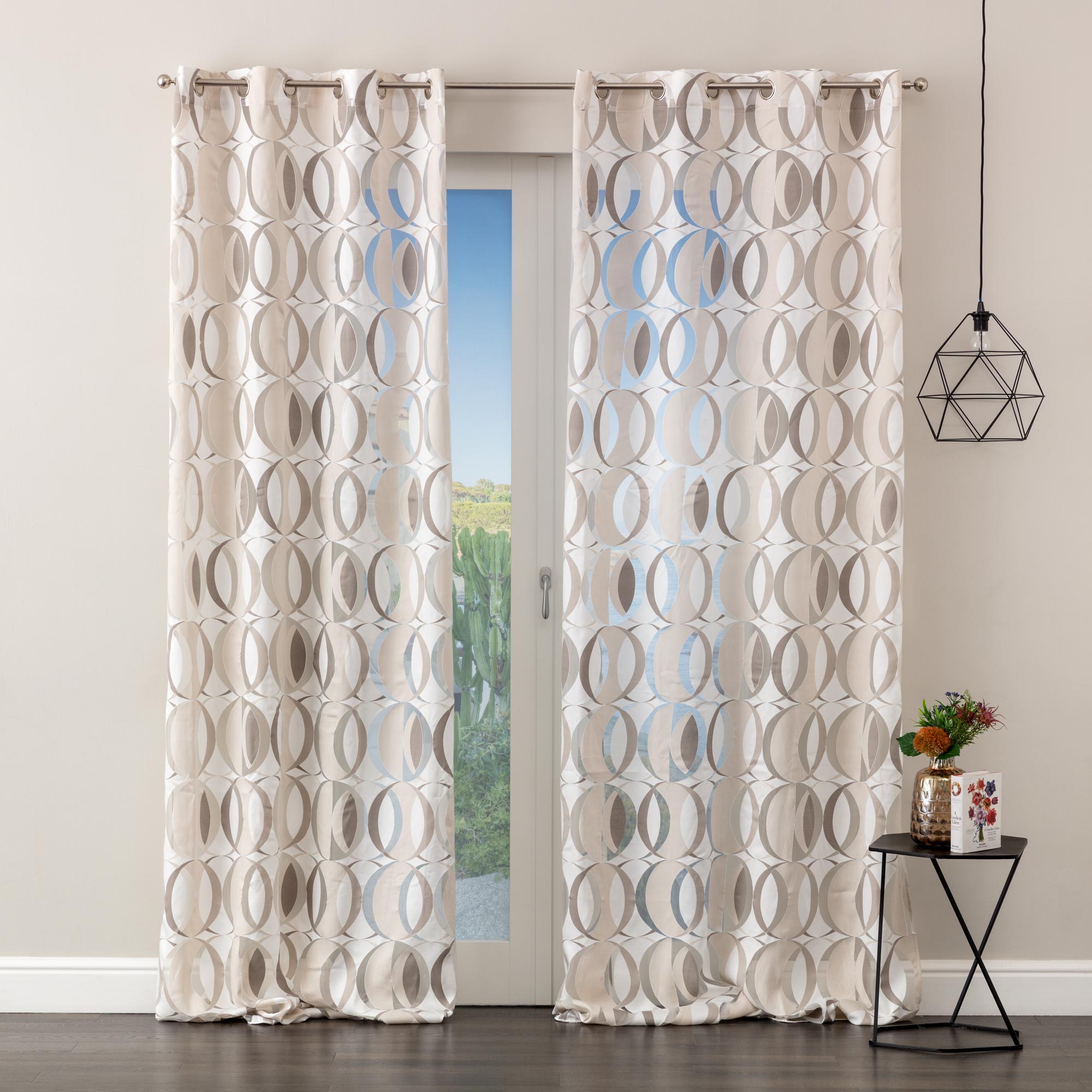 Tenda Confezionata In Devoreh Eclissi