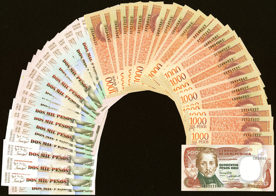 Colombia 200–5000 Pesos Lot of 109 Notes Crisp UNC Mixed Bundle Inflation Era