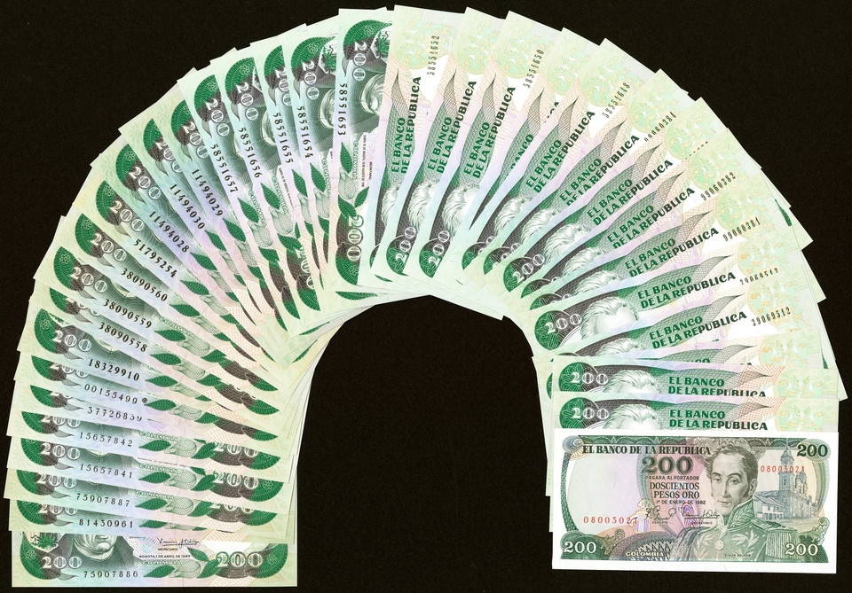 Colombia 200–5000 Pesos Lot of 109 Notes Crisp UNC Mixed Bundle Inflation Era