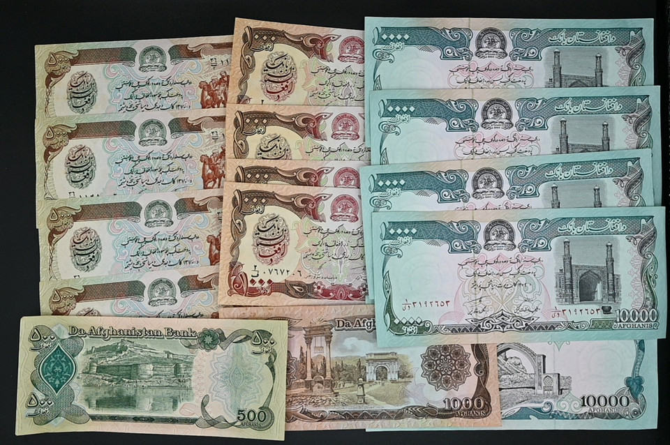 1990s Afghanistan 15 Banknote Set – 500, 1000 & 10000 Afghanis – P124, P66, P67 UNC Mixed Lot $57,500 Total Afghanis
