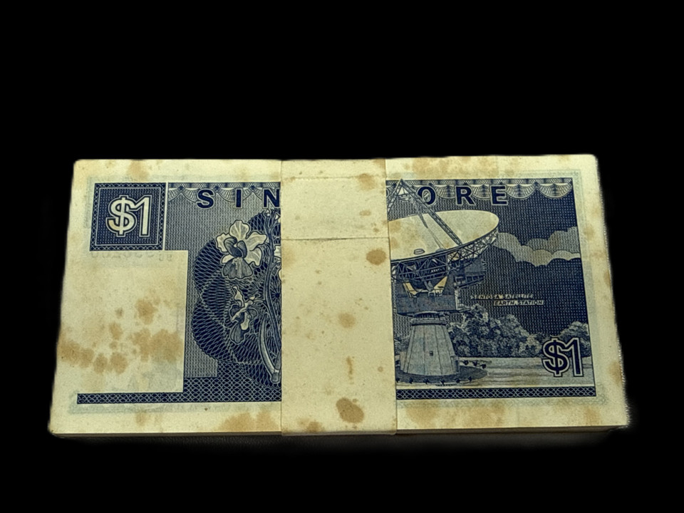 1989 Singapore $1 Ship Series Full Pack 100 Consecutive UNC Notes with Staining