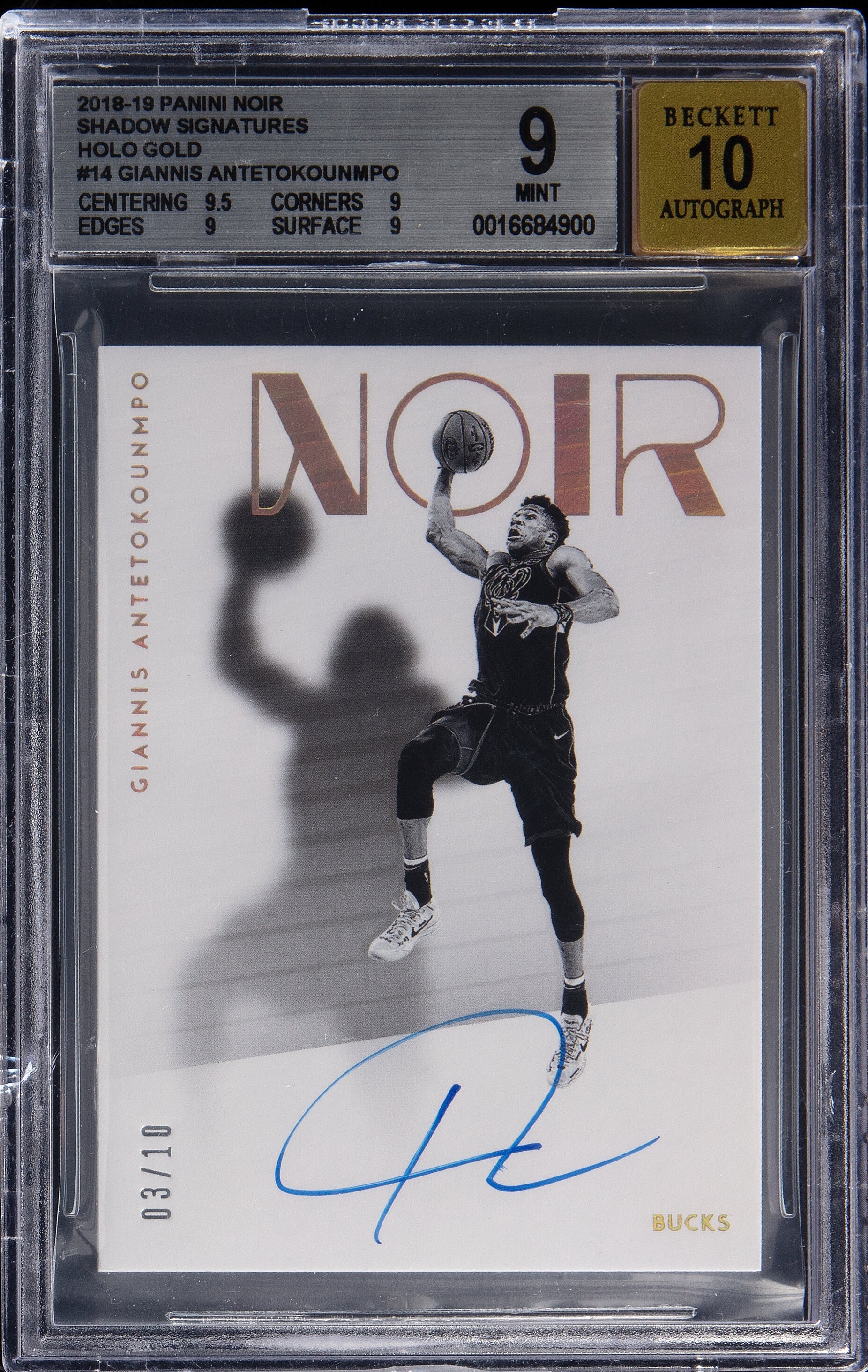Giannis Antetokounmpo Panini Noir Autograph Card