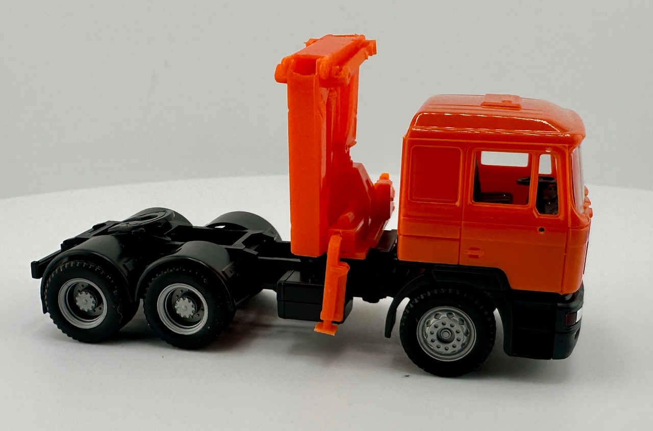 HO 1:87 Herpa 143103 MAN F2000 Tractor w/HIAB Hoist - ORANGE