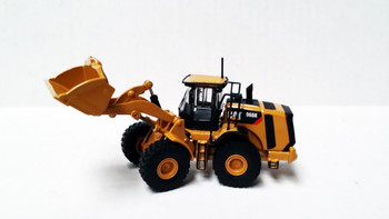 HO 1:87 TSH # 5249 Peterbilt 389 Tractor 3-Axle Tractor w/Lowboy Construction Trailer & CAT Loader