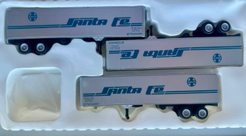 HO 1:87 Con-Cor 8101 - 40' Piggyback Dry Box Van Trailers (3 pcs.) - SANTE FE