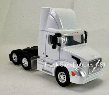 HO 1:87 TNS 1169 Volvo Day Cab Tractor - WHITE