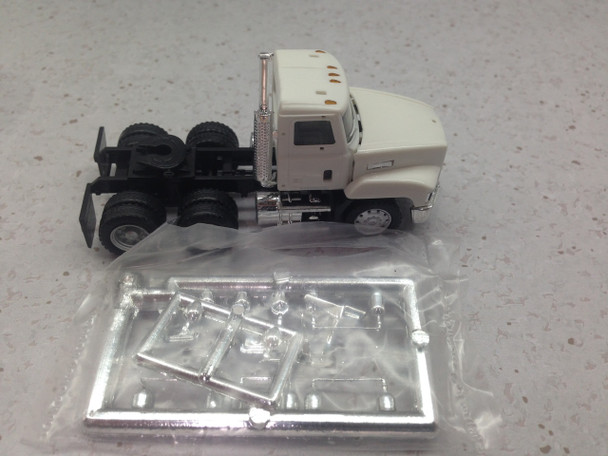 HO 1:87 Promotex # 15263 Mack 603 Short Tandem Axle Day Tractor White