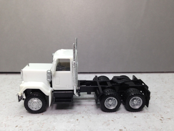 HO 1:87 Promotex # 15234 GMC Short Tandem axle Day Tractor - White