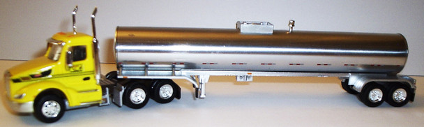 HO 1:87 TNS # 052  Peterbilt 579 Day Cab  w/Food Grade Tanker - Cherokee Freight Lines