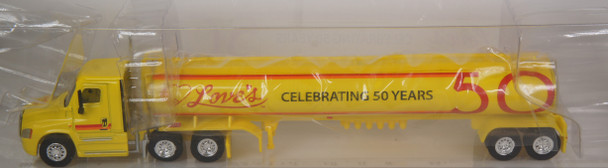 HO 1:87 TNS #3147 Freightliner Cascadia Day Cab  w/Gasoline Tanker - Love's