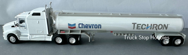 HO 1:87 TNS # 120 Kenworth T-660 Sleeper Cab w/Gasoline Tanker - Chevron Livery