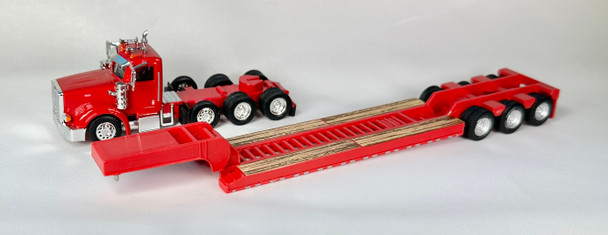 HO 1:87 TSH 521488 Peterbilt 367 3-Axle Tractor w/3-axle lowboy trailer - RED