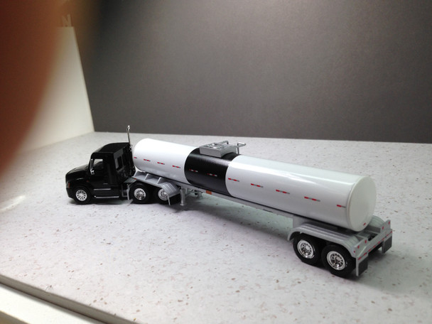 HO 1:87 TNS 60105 Freightliner Day Cab  w/Hot Oil Tanker - UNDECORATED WHITE