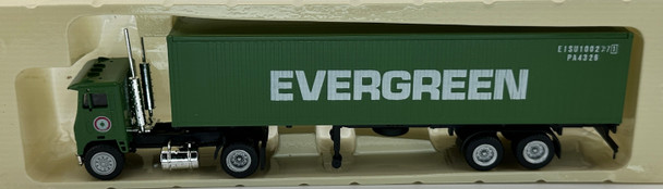 HO 1:87 Con-Cor 1011 White Commander Day Cab w/Container - EVERGREEN