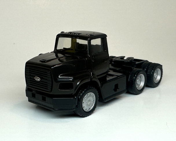 HO 1:87 Promotex 15241 Ford L-9000 Short Day Cab Tractor - DARK BROWN