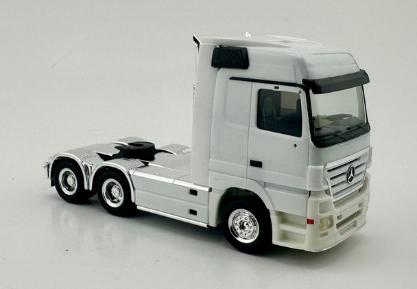 HO 1:87 Herpa 155571 Mercedes Actros A-LH 02 ZM 3-Axle Tractor WHITE/CHROME