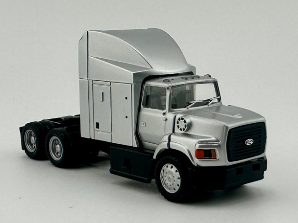 HO 1:87 Promotex 25241 Ford Aeromax Sleeper Cab Tractor - SILVER