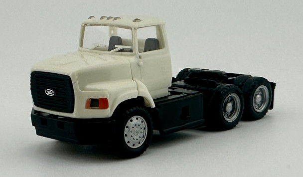 HO 1:87 Promotex 15241 Ford L-9000 Short Day Cab Tractor - WHITE