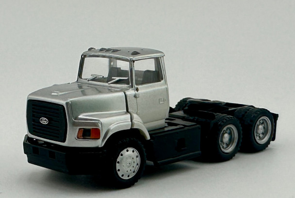 HO 1:87 Promotex 15241 Ford L-9000 Short Day Cab Tractor - SILVER