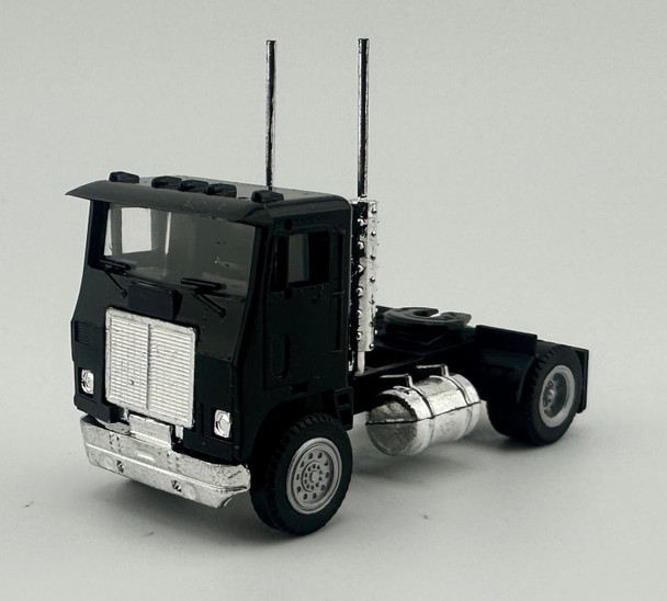 HO 1:87 Promotex 15236 White Commander Day Cab single axle tractor - BLACK
