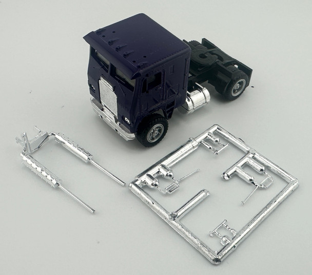 HO 1:87 Promotex # 15242 Freightliner COE Single Axle Tractor - PURPLE