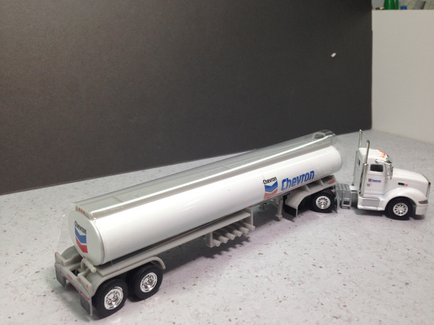 HO 1:87 TNS # 089 Peterbilt 386 Day Cab w/Gasoline Tanker - Chevron Livery