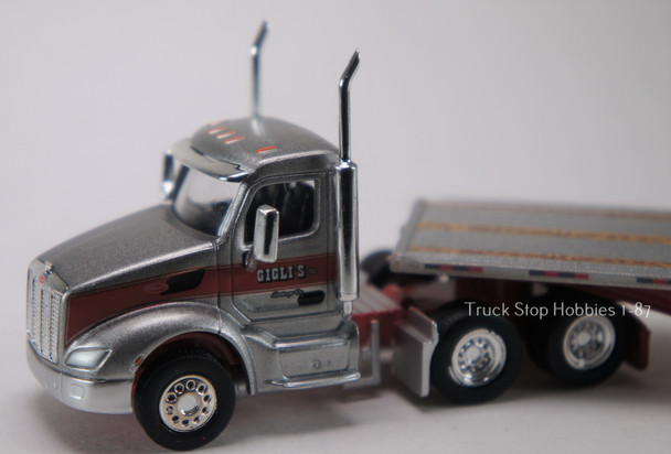 HO 1:87 TNS 126 Peterbilt 579 DC w/48' Spread Axle Flatbed Trailer - GIGLI'S HAY