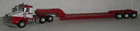 HO 1:87 TNS 3029 Kenworth T800 DC w/LowboyConstruction Trailer - RED/WHITE