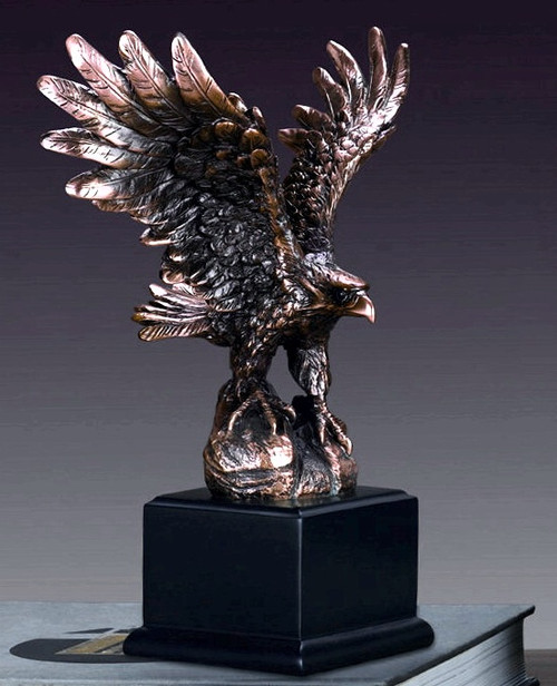 Small Eagle on Black Square Base