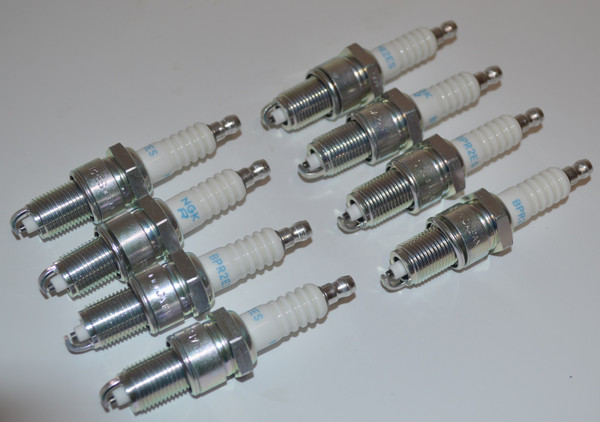 NGK Standard Spark Plug | BPR2ES | 2015 | 8 Set