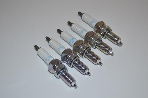 Yamaha XVX950 V-Star / Bolt | NGK Standard Spark Plug | CPR7EA-9 | 3901 | 5  Set