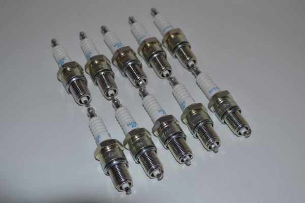 NGK Standard Spark Plug | BPR5ES | 7734 | Set of 10 Spark Plugs