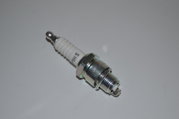 MBI Motorcycle Minarelli Engine | NGK Standard Spark Plug | BPR5HS | 6222