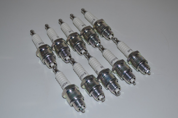 NGK Standard Spark Plug | BPR5HS | 6222 | Set of 10 Spark Plugs