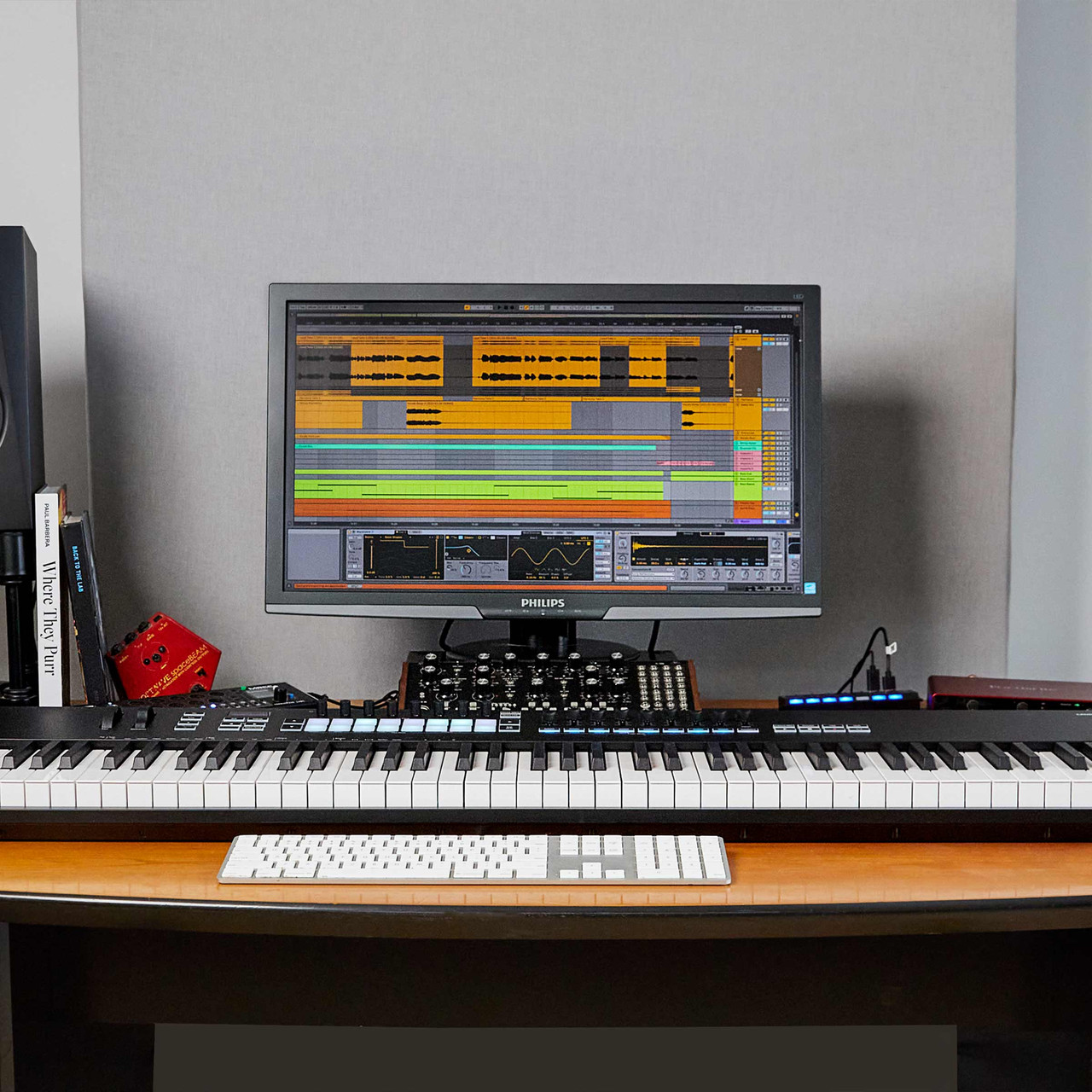 Piano Numérique FunKey DP-1088 - 88 Touches Sensibles, 20 Sons, 3 Pédales - Avec Banc Et Casque - Noir Mat