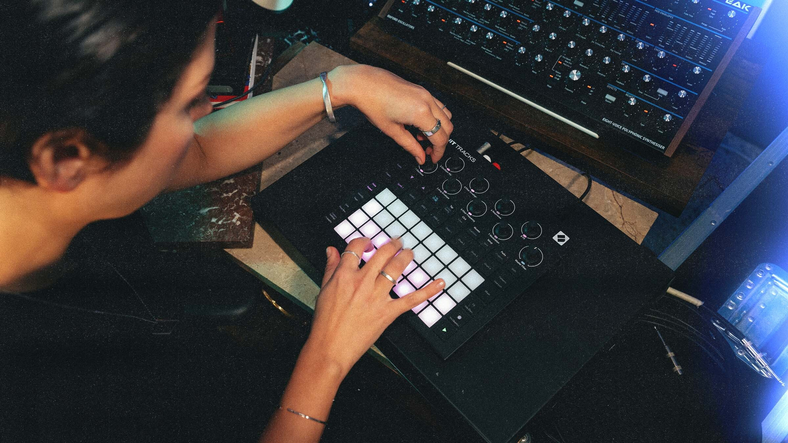 DTM・DAW Novation Circuit Tracks Circuit-Tracks-Straight-Top-