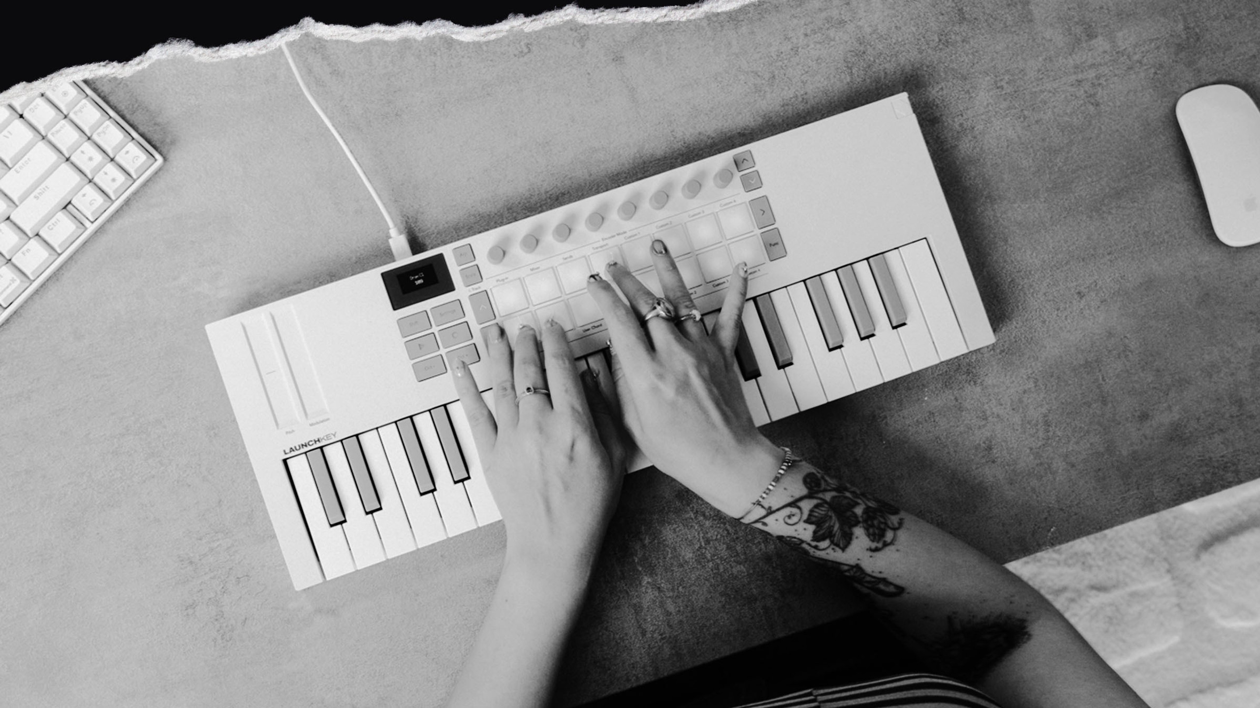 Launchkey Mini 37 White MK4 | Novation