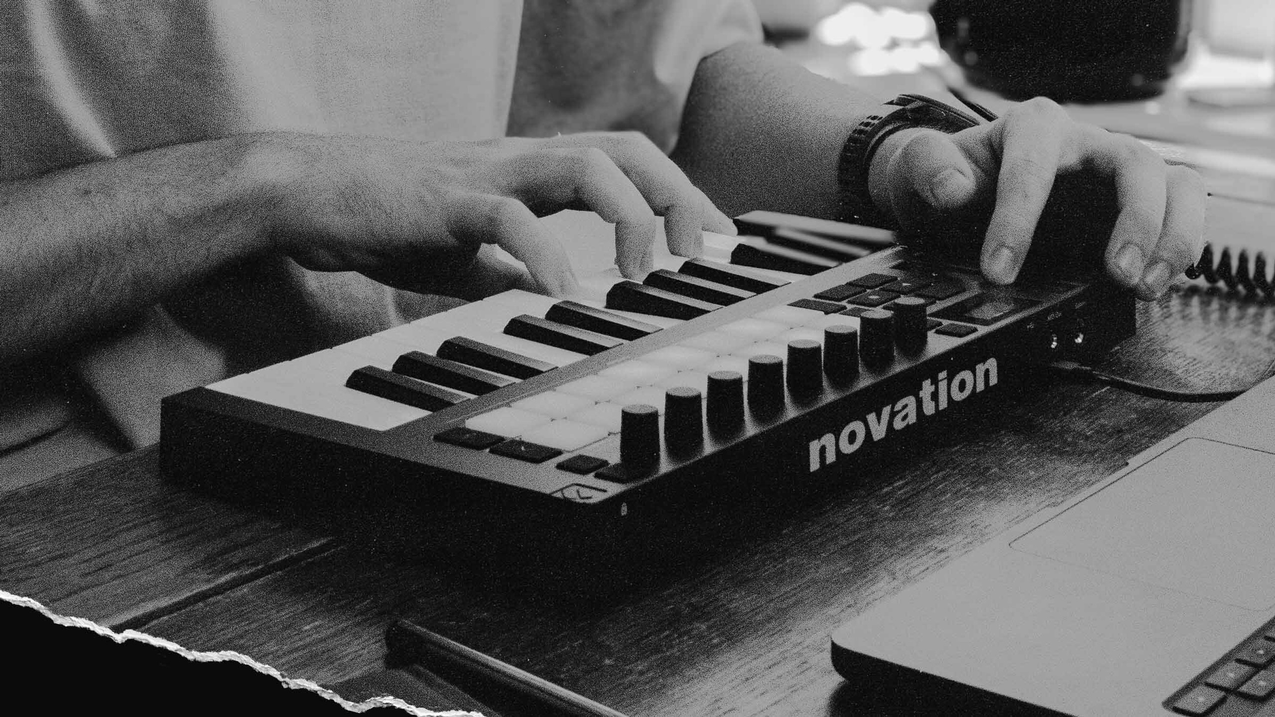 淺*ん様 美品Novation Launchkey Mini MK4 25 MI 61j2v+jWjTL.jpg_BO30,255,255,