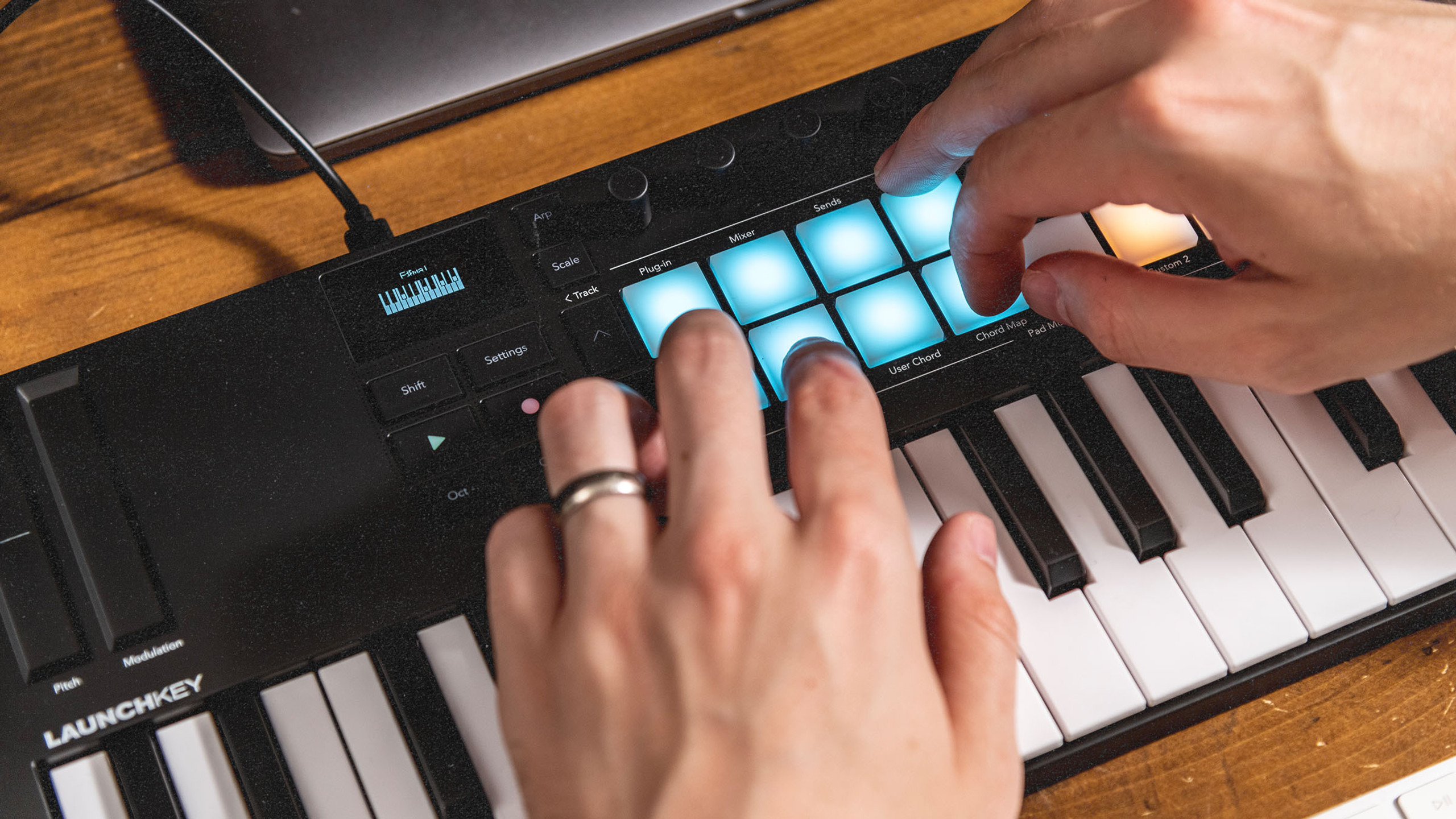 Launchkey Mini 37 MK4 | Novation