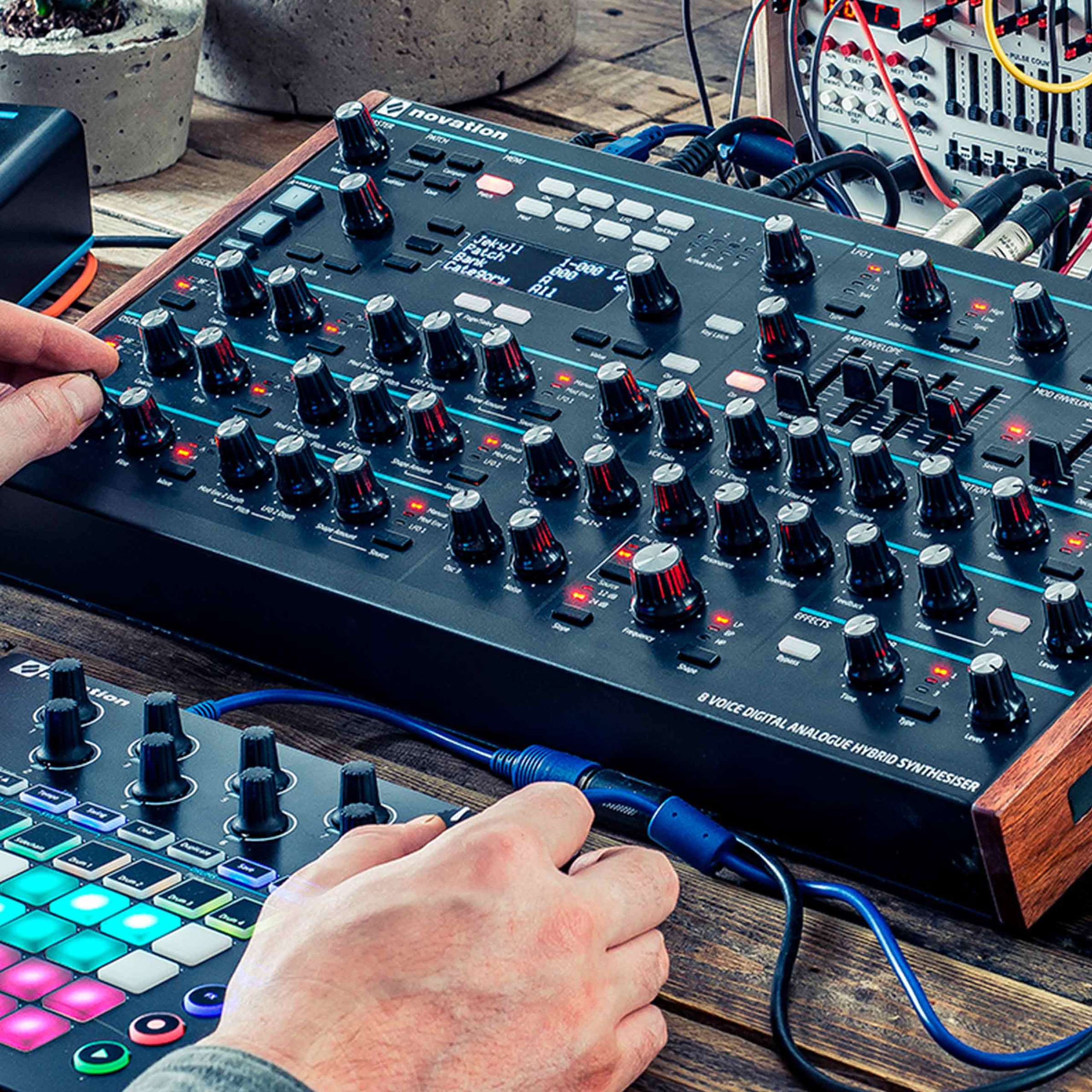Peak Polyphonic Synthesiser | Novation