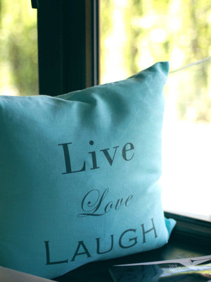 When to Give a Throw Pillow as a Gift