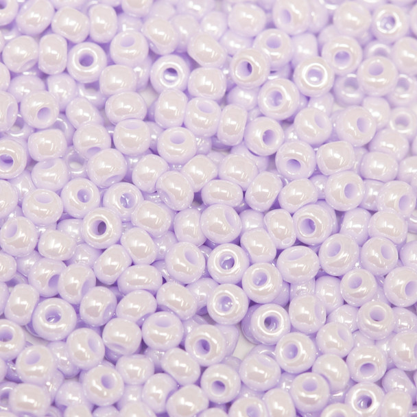 Size 8 Czech Seed Beads -- 658 Pastel Lavender Luster